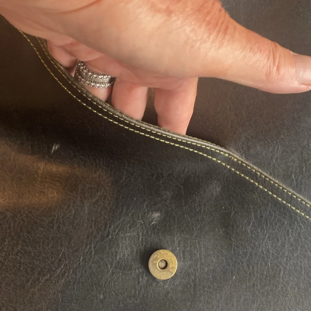 Matt & Nat Vegan Leather Messenger Bag, Sustainable and Cruelty-Free
